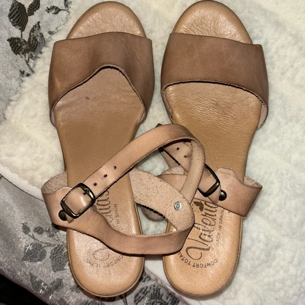 Sandals - Picture 1 of 8